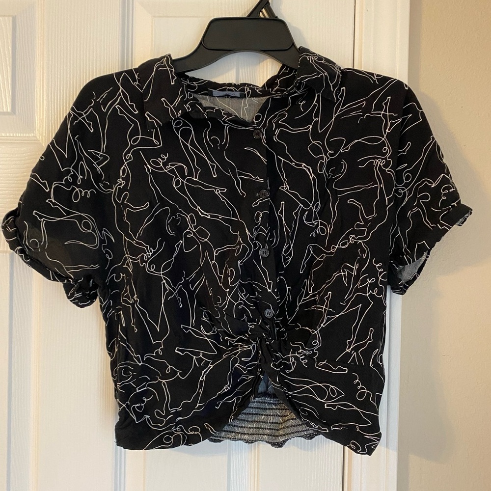 Milk and Honey Womens XL Black Cropped Button Up Blouse Ballet Dancing Line Art